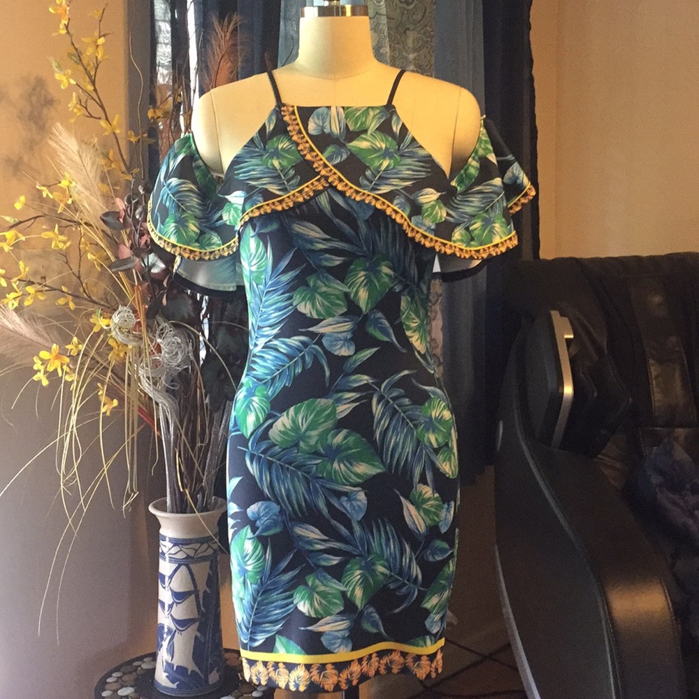 Jealous Tomato Cold Shoulder dress size Small